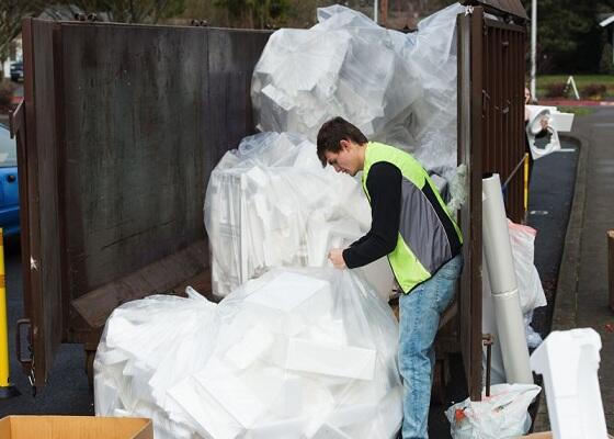 Remaja Ini Daur Ulang Styrofoam  Jadi Bahan Penyaring Air 