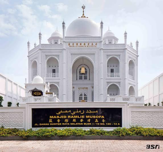 Masjid Ramlie Musofa, Masjid Megah Di Danau Sunter