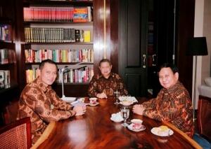 Foto SBY dan Prabowo Serta AHY Pakai Baju Sama , Netizen : Bangkitlah Macan Asia