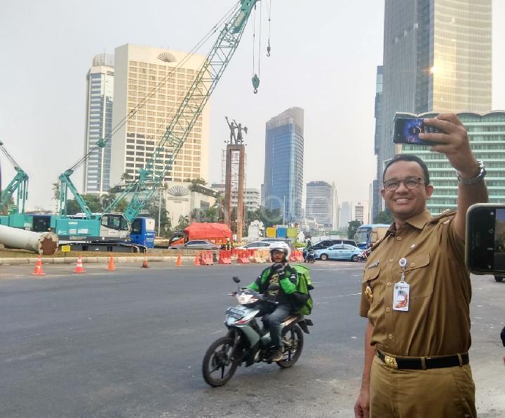 JPO HI Dibongkar, Sandiaga Uno Sebut Anies Utamakan Estetika