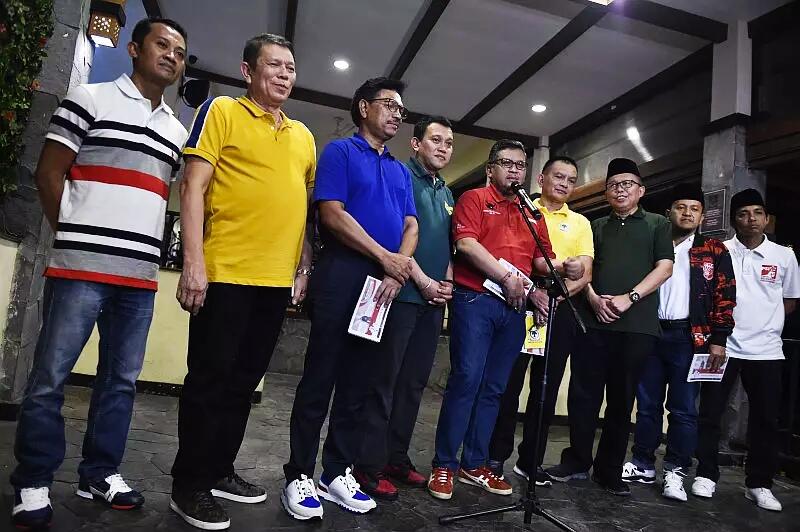 Dibisikin Nama Cawapres oleh Jokowi, Semua Sekjen Parpol Pendukung Tersenyum