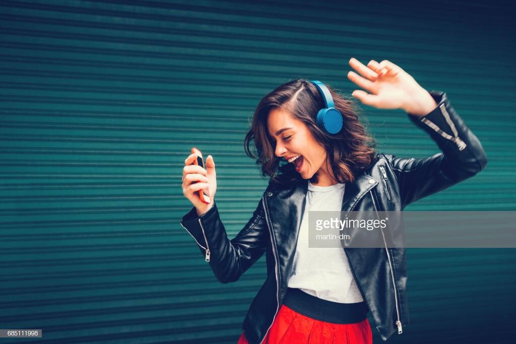 Alasan Mengapa Orang-orang Usia 30 Tahun ke Atas Malas Mendengarkan Lagu-lagu Baru.