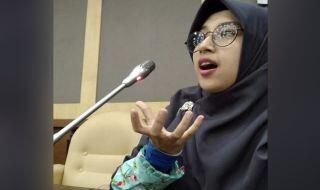 Gadis Cantik Ini Beasiswanya Diputus Tanpa Alasan Karena Menjadi Mualaf