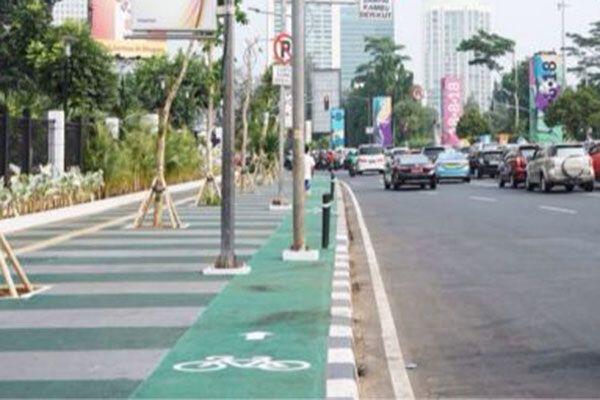 Jalur Sepeda Kok Nabrak Tiang? Terkesan Asal-Asalan