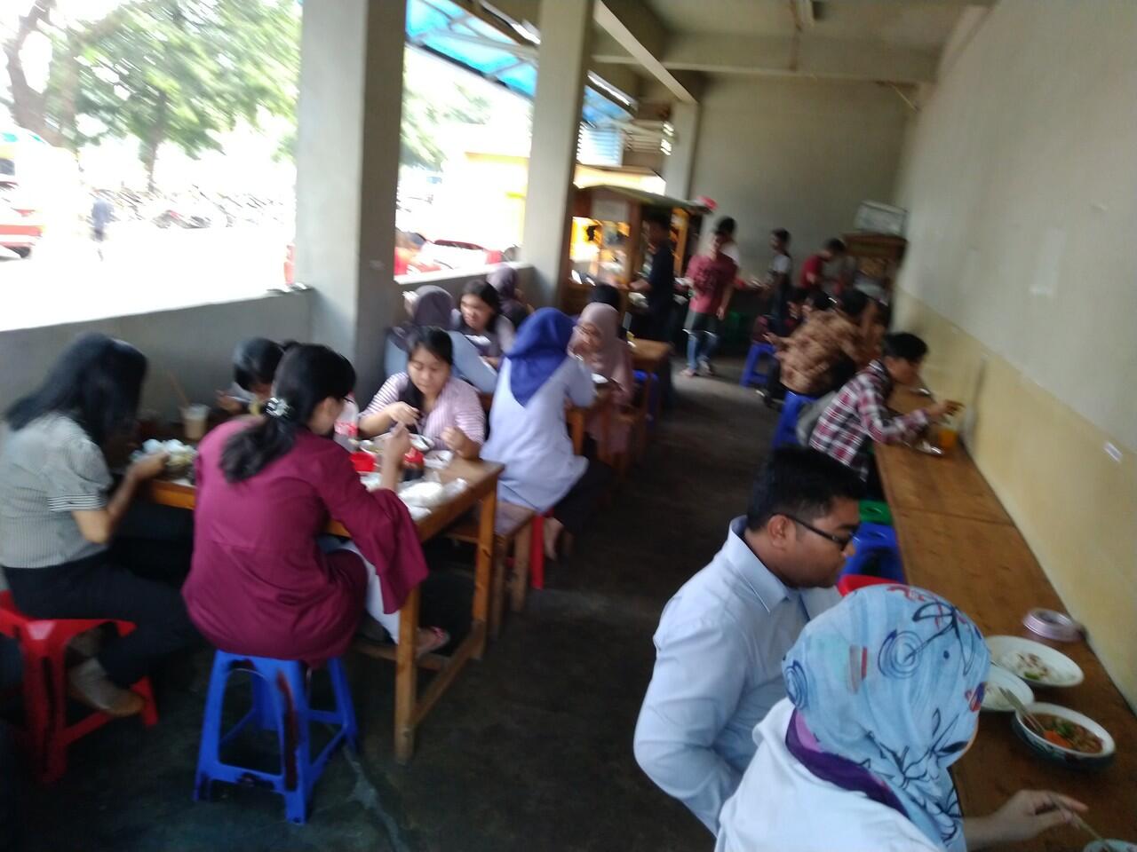 Kehidupan Bawah Tanah Ala Bisnismen Jakarta (makan siangnya)