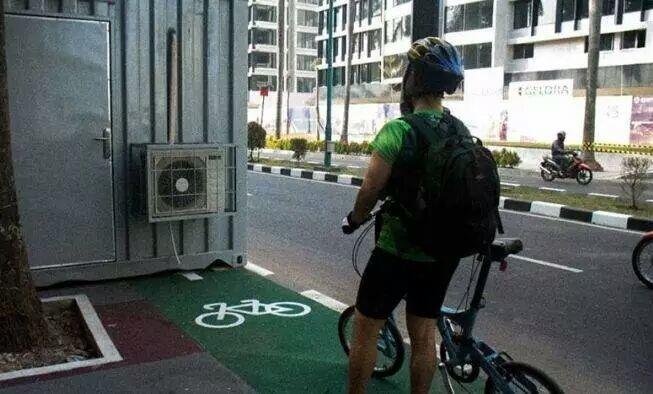 Setelah Tiang, Kontainer di Jalur Sepeda Jakarta Ini Kini Jadi Sorotan
