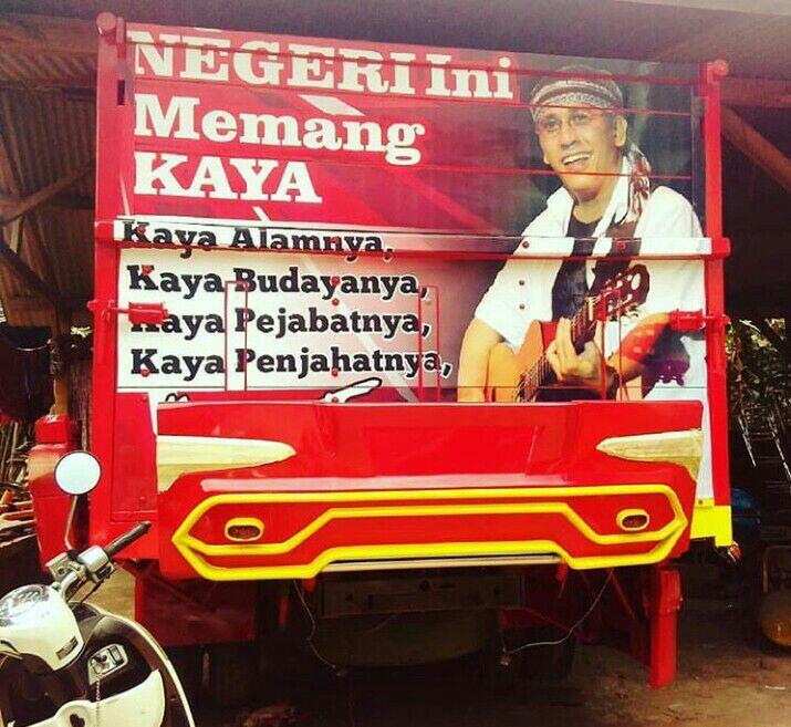 Bokong Truk Memang Menggoda..