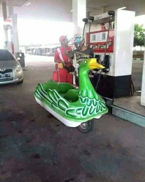 Momen Kocak di SPBU ini Cuma ada di Indonesia, Dijamin Auto Ngakak Bro!