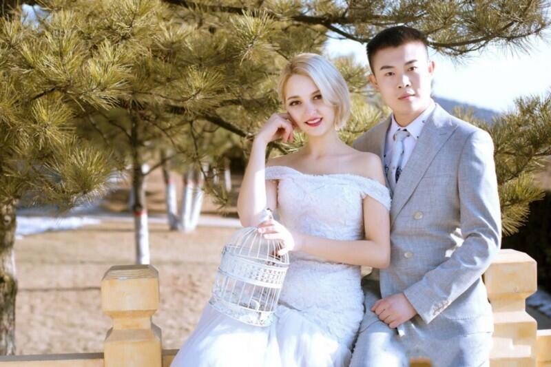 Netizens Surprised That Ukrainian Woman Married Chinese Man ‘For Free’