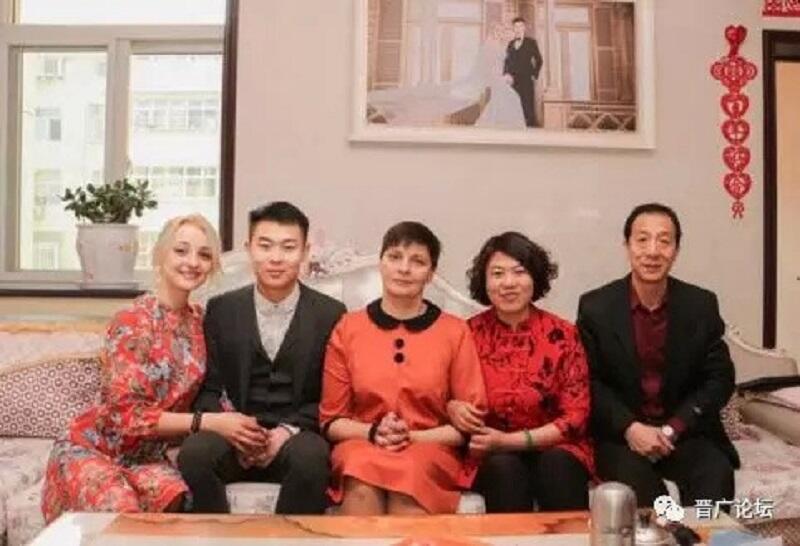 Netizens Surprised That Ukrainian Woman Married Chinese Man ‘For Free’