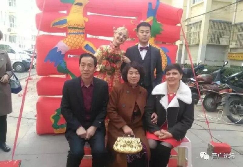 Netizens Surprised That Ukrainian Woman Married Chinese Man ‘For Free’