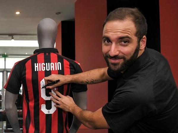 Higuain dan Kutukan Jersey Nomor 9 di AC Milan