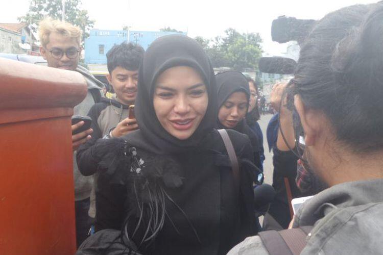 Tidak Hanya Sexi, Ternyata Nikita Mirzani Juga Punya Kepekaan Sosial Yang Tinggi