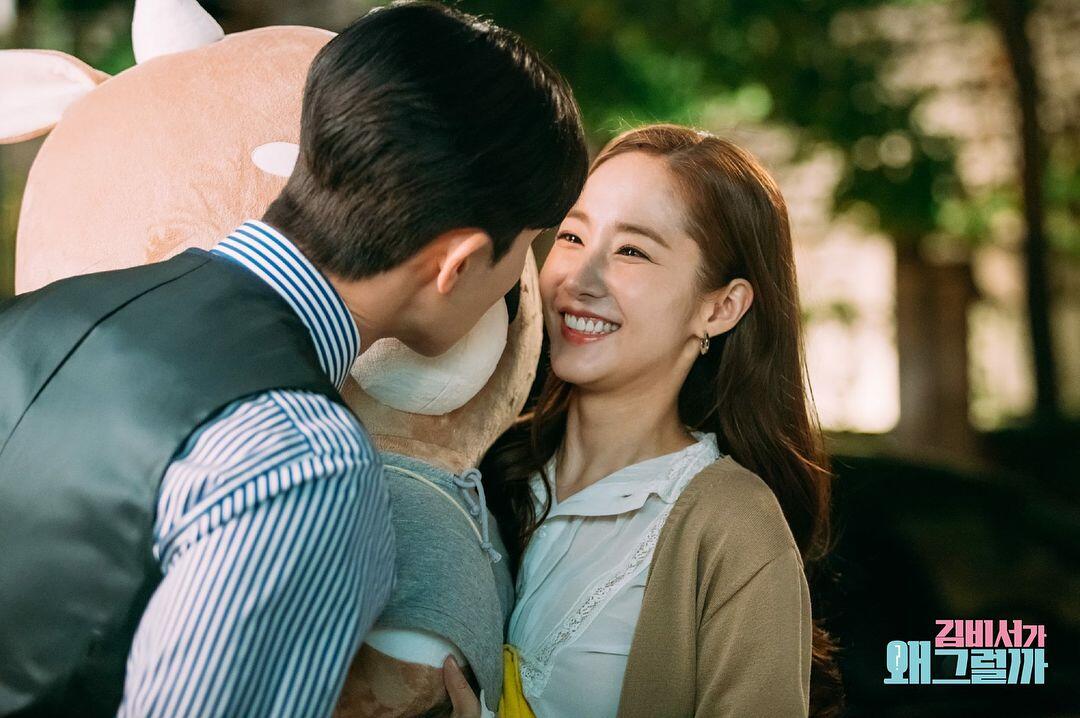 Terlalu So Sweet, 4 Zodiak Ini Suka Mengumbar Kemesraan di Depan Umum