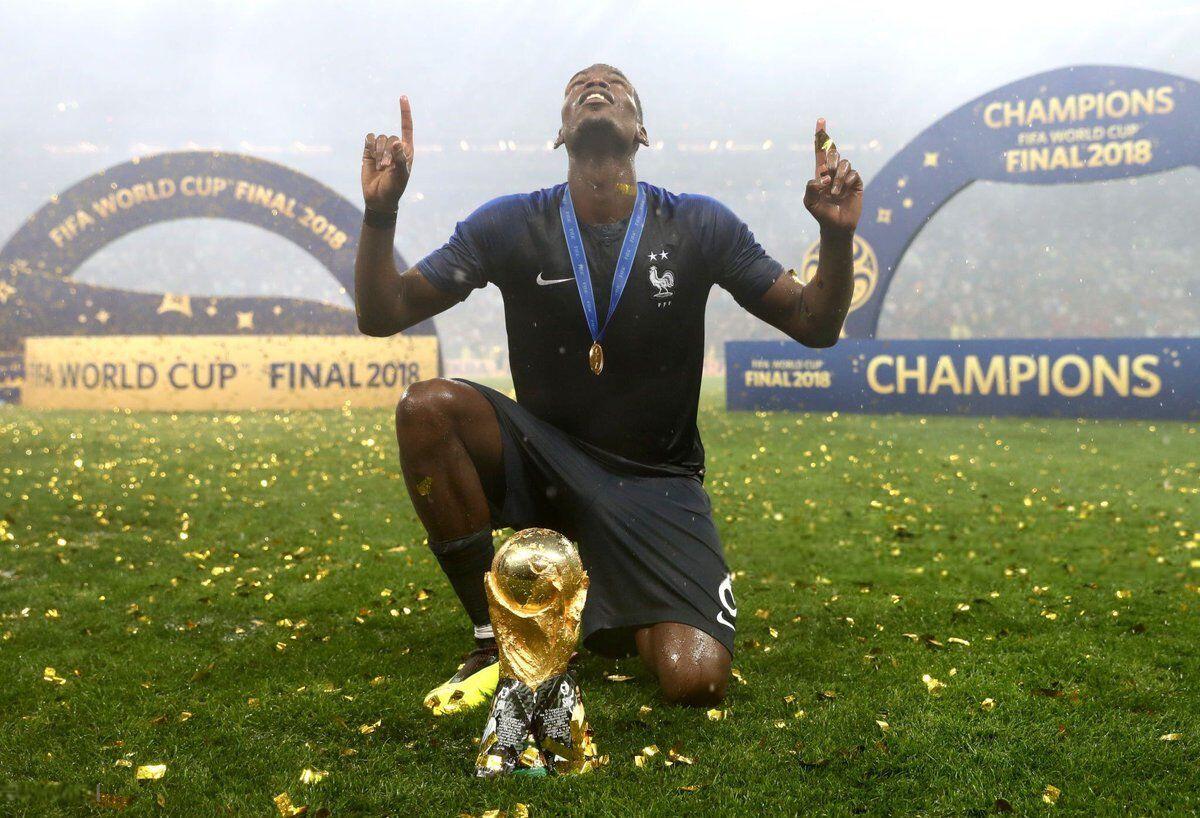Manchester United Pertahankan Paul Pogba, Barcelona Gigit Jari