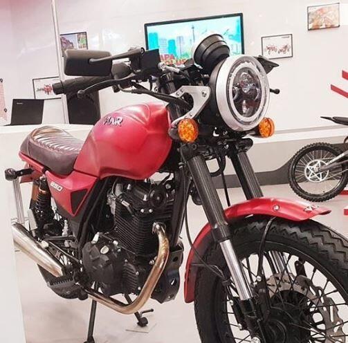 Viar Retro vs Kawasaki W 175, Mana Paling Kece?