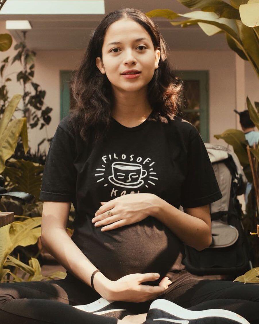 9 Potret Momen Kehamilan Putri Marino, Gemesin Banget!