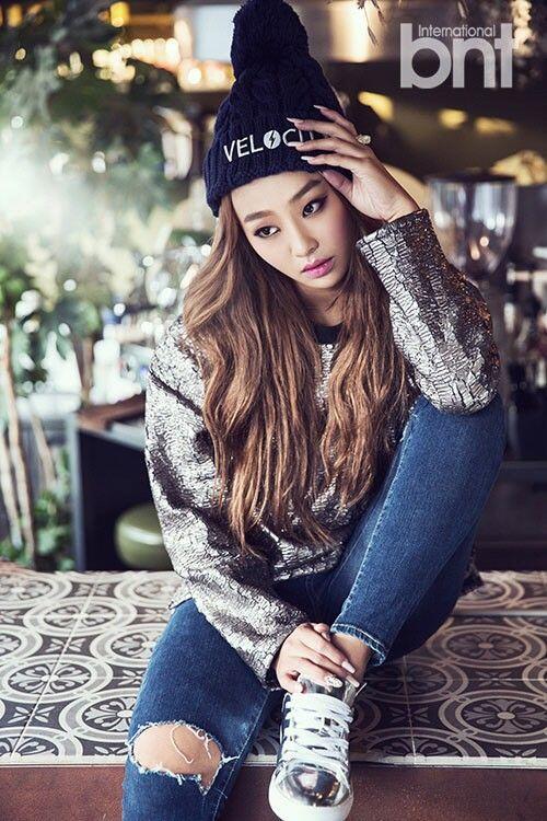 Adu Gaya Ratu Musim Panas Kim Hyuna dan Hyolyn, Siapa yang Lebih Kece?
