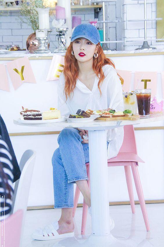 Adu Gaya Ratu Musim Panas Kim Hyuna dan Hyolyn, Siapa yang Lebih Kece?