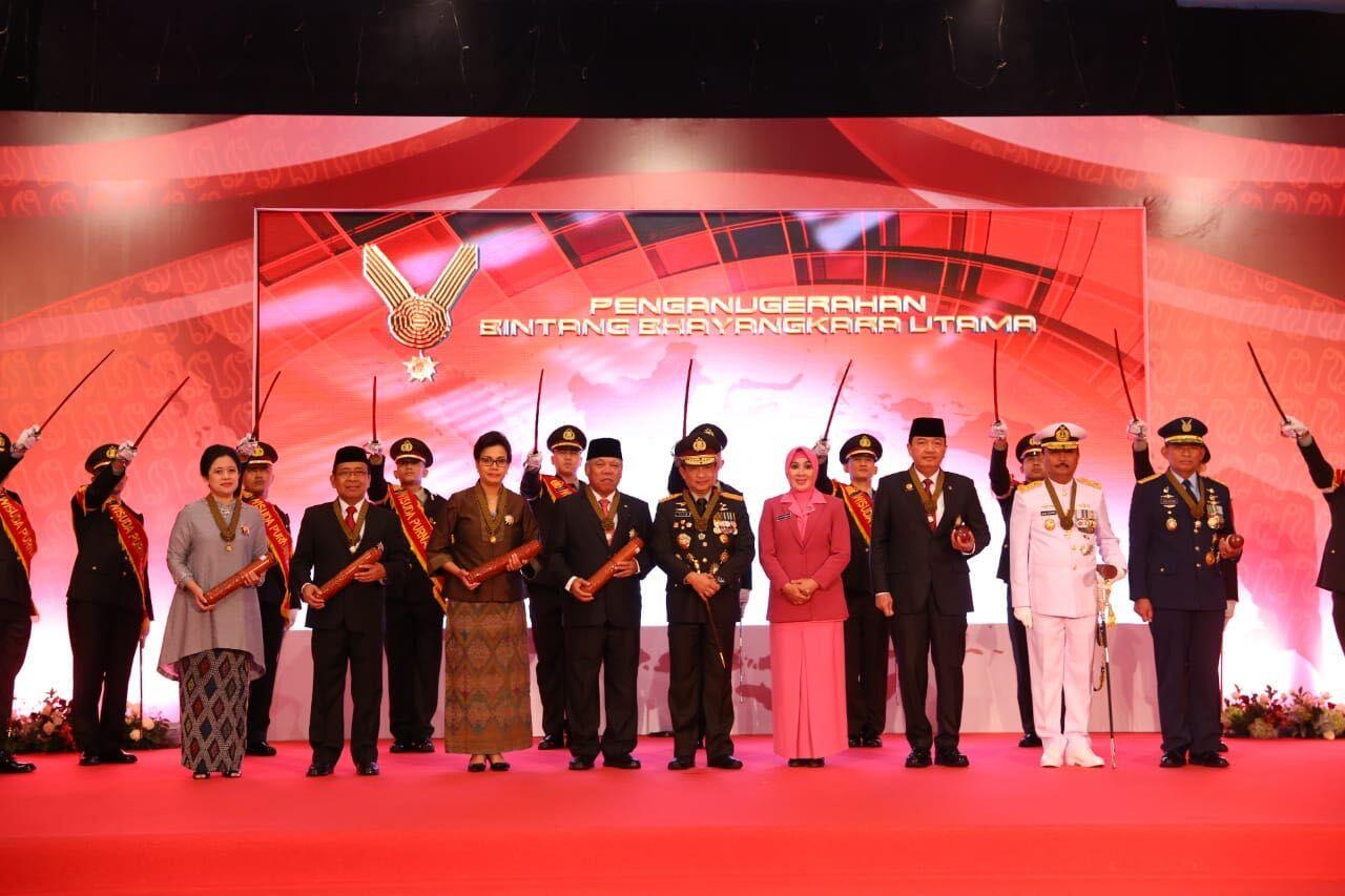 Polri Anugerahi 4 Menteri Bintang Bhayangkara Utama