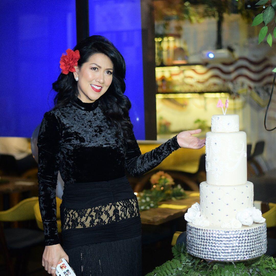Tema Hitam Putih, 10 Potret Seru Ulang Tahun Venna Melinda & Keluarga