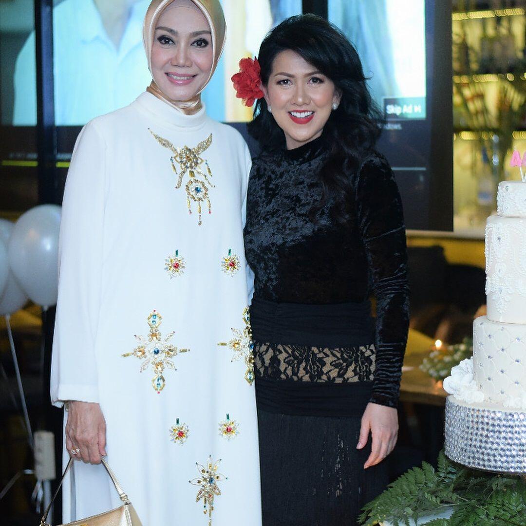 Tema Hitam Putih, 10 Potret Seru Ulang Tahun Venna Melinda & Keluarga