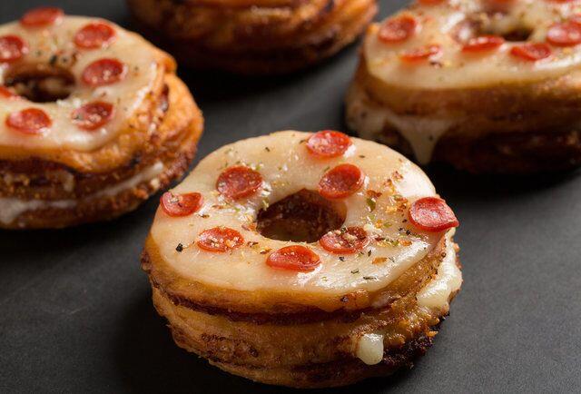 10 Makanan Ini Makin Menggiurkan kalau Dibentuk Donat, Suka yang Mana?