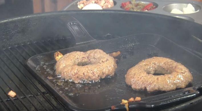 10 Makanan Ini Makin Menggiurkan kalau Dibentuk Donat, Suka yang Mana?