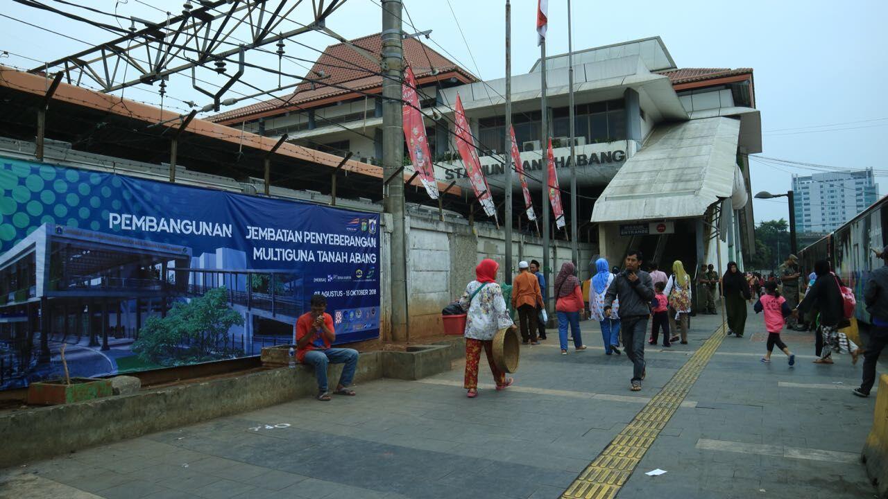 PKL Takut Skybridge Tanah Abang Bikin Pembeli Kabur