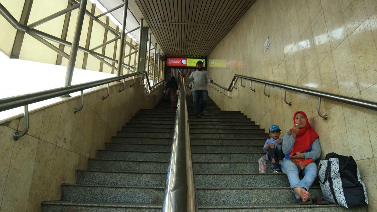 PKL Takut Skybridge Tanah Abang Bikin Pembeli Kabur