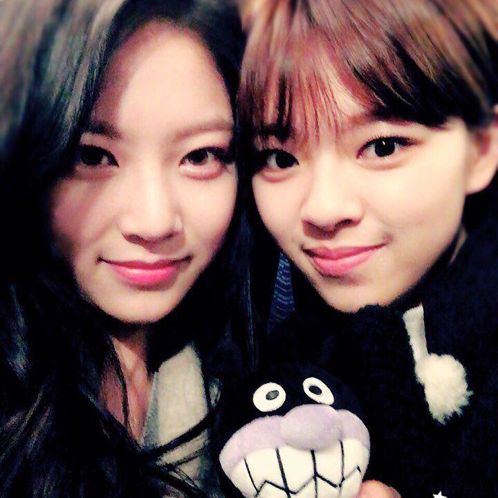 10 Potret Kompak Adik Kakak Gong Seungyeon dan Yoo Jeongyeon Twice