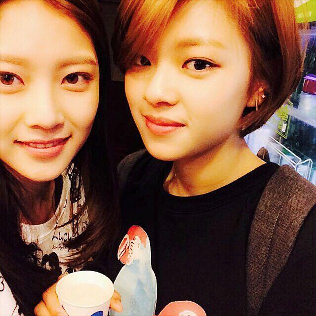 10 Potret Kompak Adik Kakak Gong Seungyeon dan Yoo Jeongyeon Twice