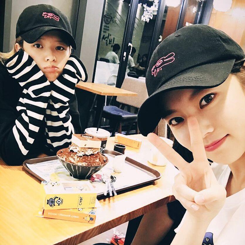 10 Potret Kompak Adik Kakak Gong Seungyeon dan Yoo Jeongyeon Twice