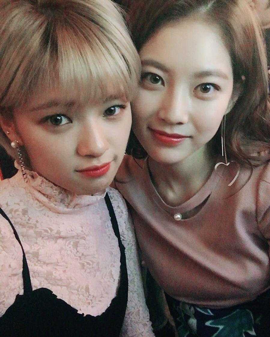 10 Potret Kompak Adik Kakak Gong Seungyeon dan Yoo Jeongyeon Twice