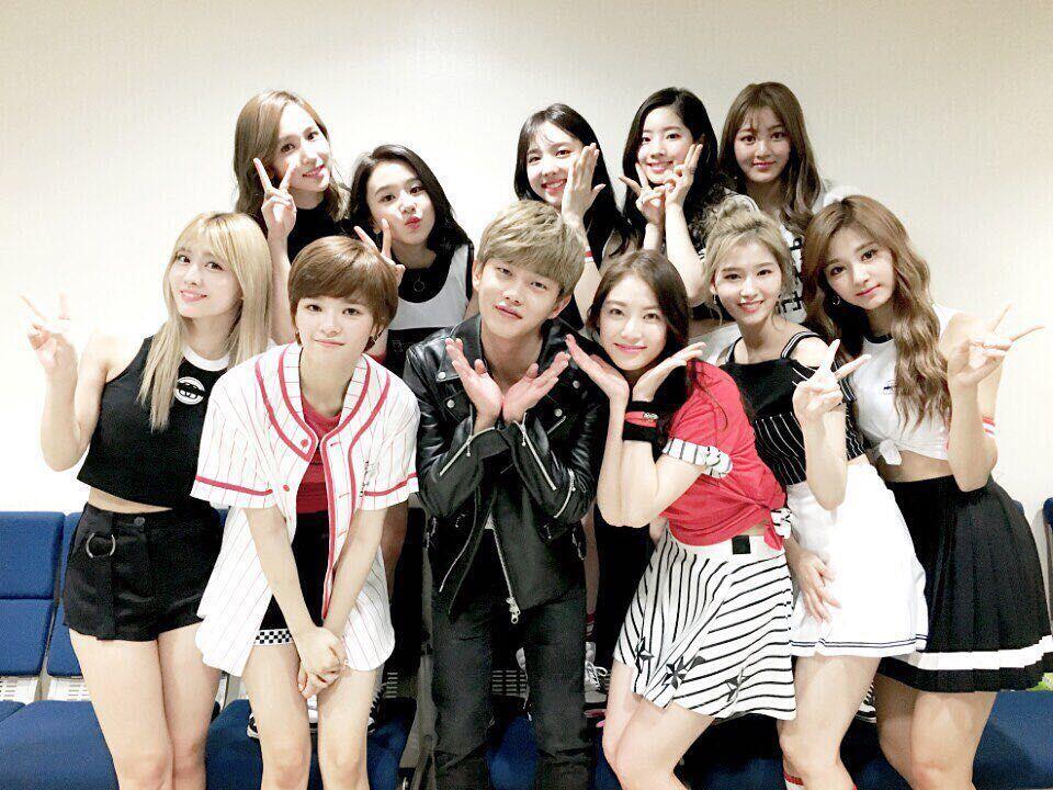10 Potret Kompak Adik Kakak Gong Seungyeon dan Yoo Jeongyeon Twice