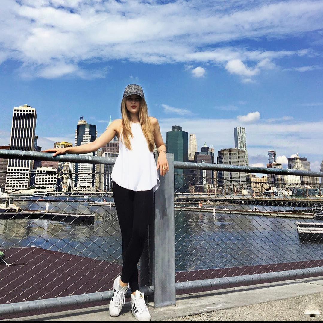 Dari Sporty hingga Casual, Gaya Cinta Laura Bisa Jadi Kiblat Fashion!
