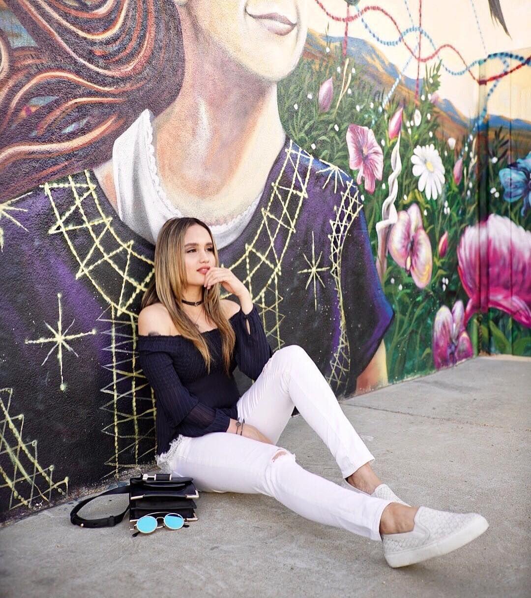Dari Sporty hingga Casual, Gaya Cinta Laura Bisa Jadi Kiblat Fashion!