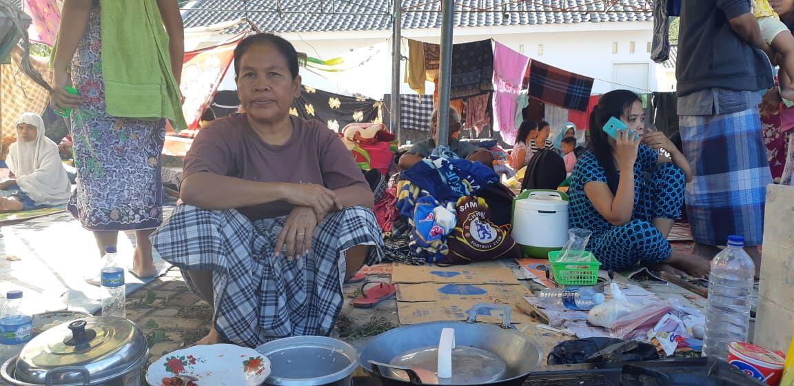 Belum Ada Bantuan, Pengungsi Lombok Barat Makan Berlauk Sambal