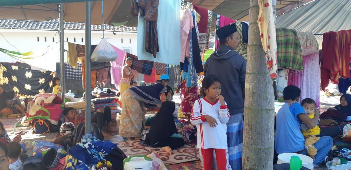 Belum Ada Bantuan, Pengungsi Lombok Barat Makan Berlauk Sambal
