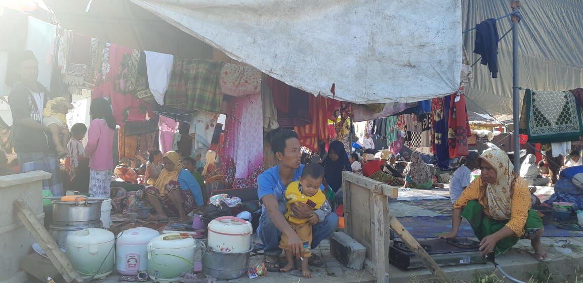 Belum Ada Bantuan, Pengungsi Lombok Barat Makan Berlauk Sambal