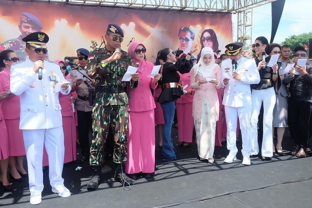 10 Potret Setia Adelia Temani Pasha Ungu Bekerja jadi Pejabat