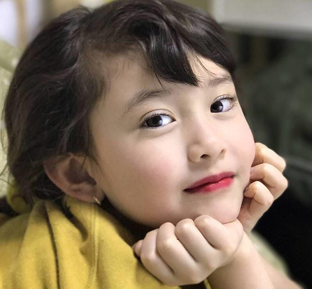 8 Potret Manisnya Evelyn Douma, Adik Somi Eks IOI yang Gemesin Banget!