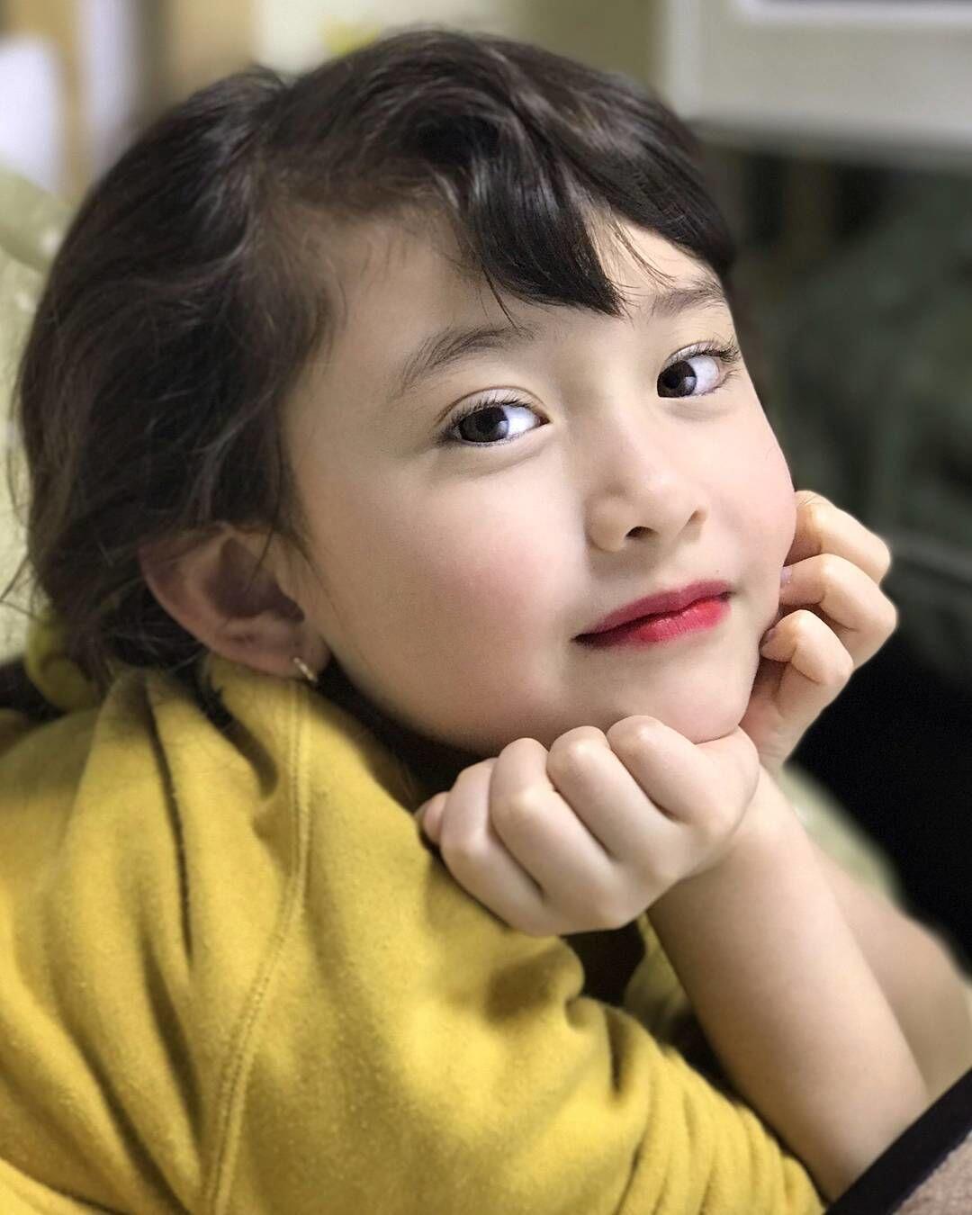 8 Potret Manisnya Evelyn Douma, Adik Somi Eks IOI yang Gemesin Banget!