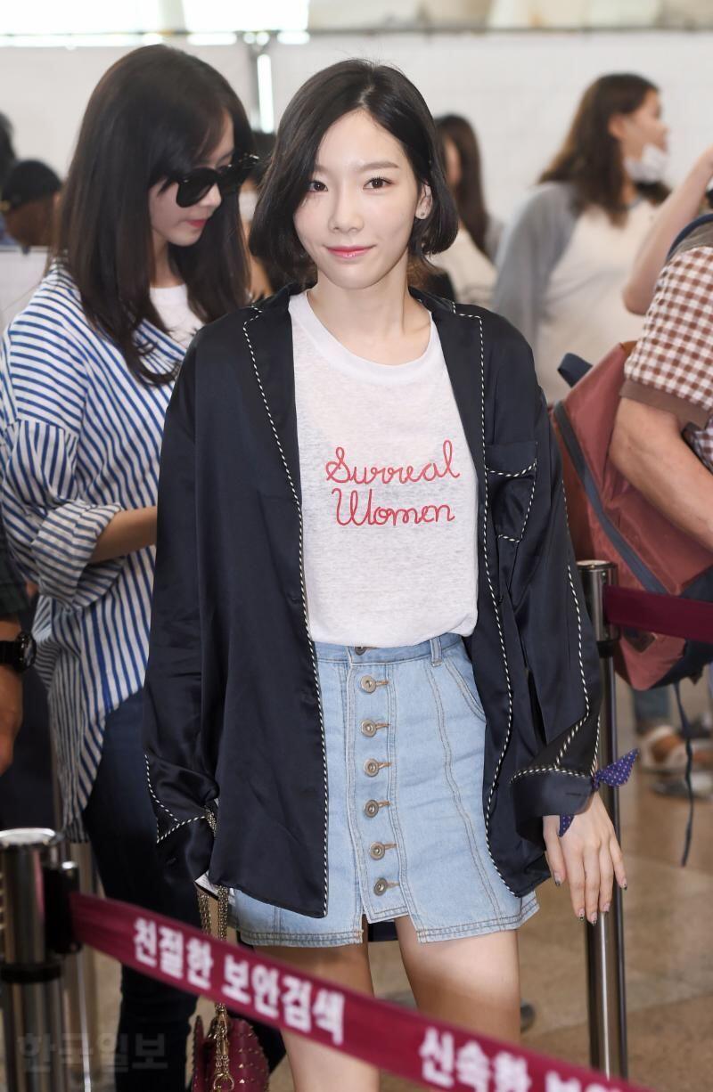 9 Penampilan Manis dalam Berbagai Padu Padan Rok Denim ala Idol KPop