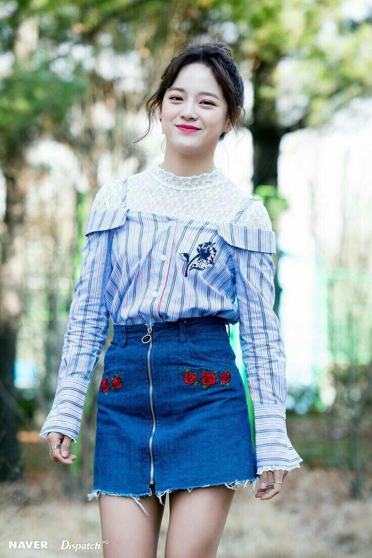 9 Penampilan Manis dalam Berbagai Padu Padan Rok Denim ala Idol KPop