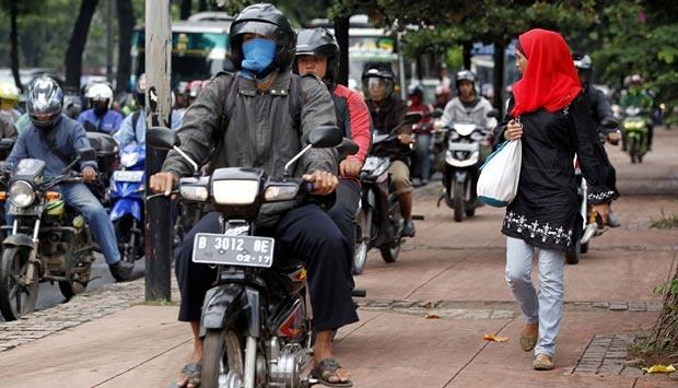 Grab Indonesia Berhentikan Pengemudi Ojek Online yang Pukul Pejalan Kaki