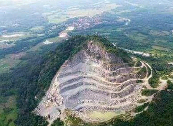 Melihat Lagi Gunung Karawang yang Nyaris Habis Ditambang