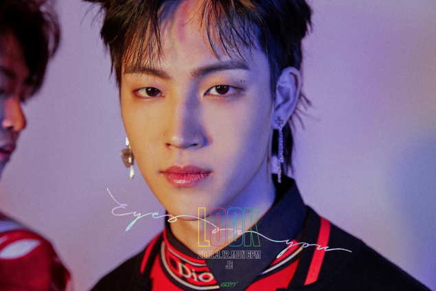 11 Idol KPop Ini Bikin Fans Pangling dengan Gaya Rambut 'Mullet'