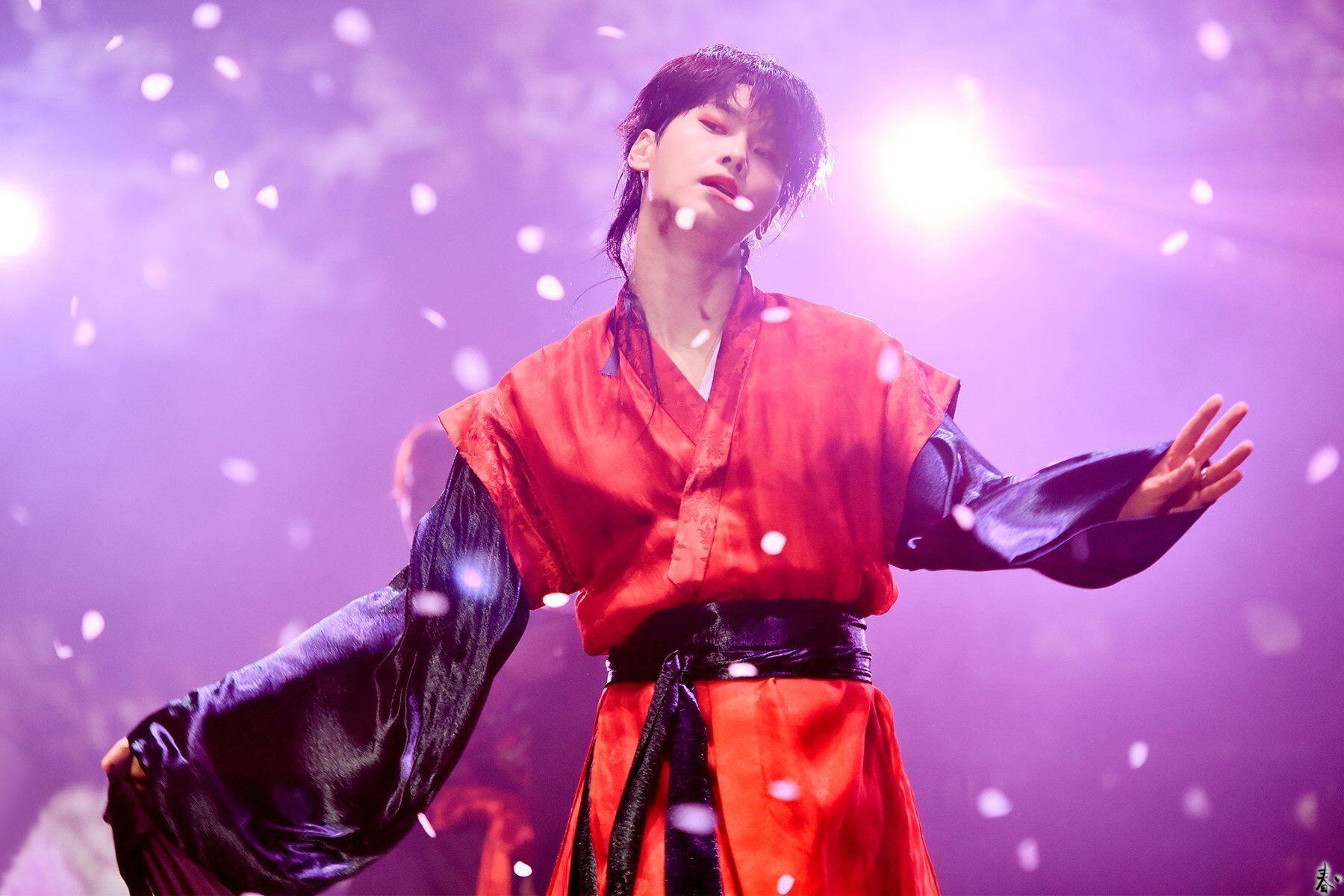 11 Idol KPop Ini Bikin Fans Pangling dengan Gaya Rambut 'Mullet'