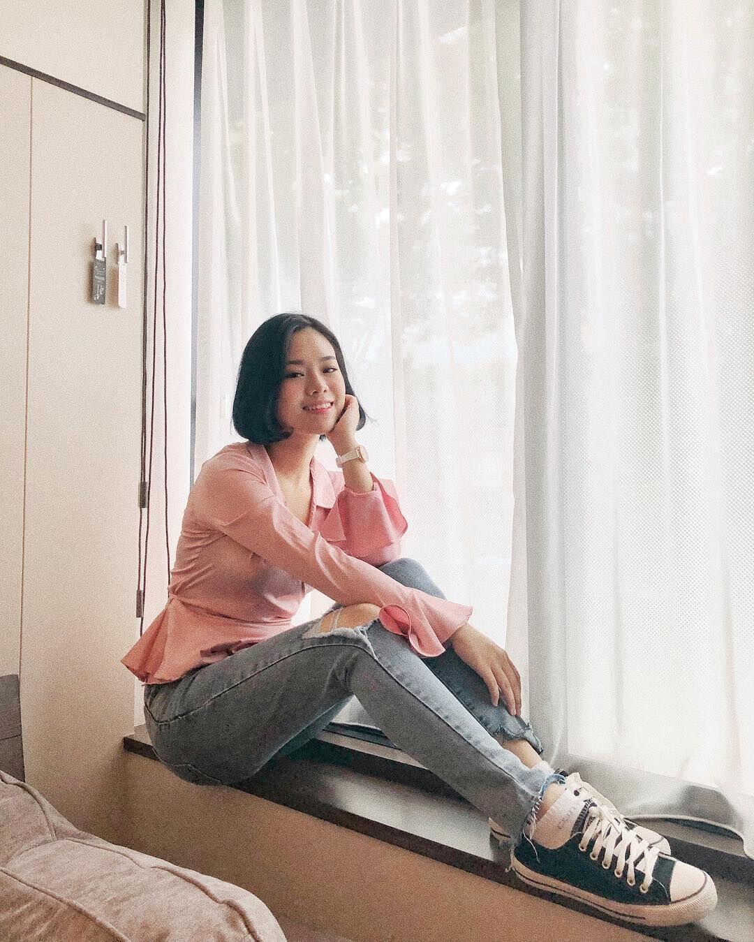 10 Gaya OOTD ala Beauty Vlogger Molita Lin, Mama Muda yang Super Chic